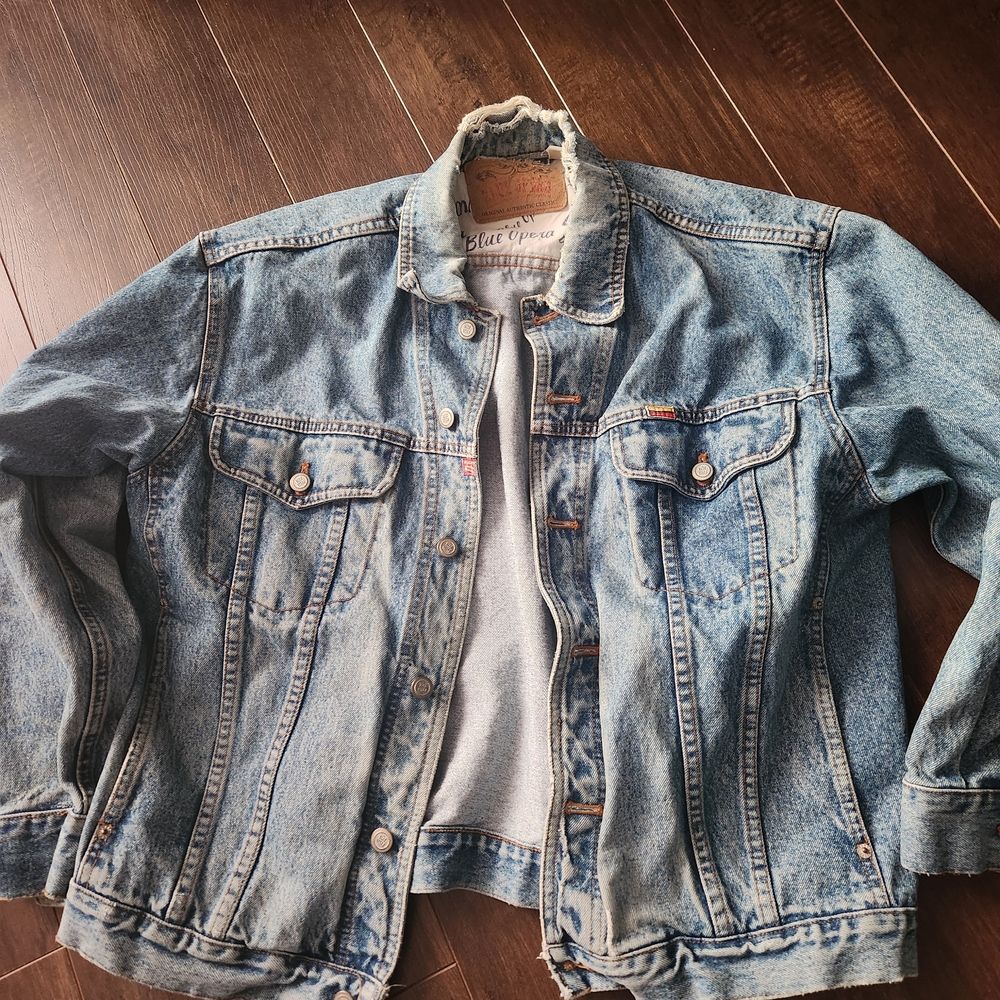 Men's Light Blue Denim Jean Jacket Washed Trucker Shirt Faded Distressed Vintage